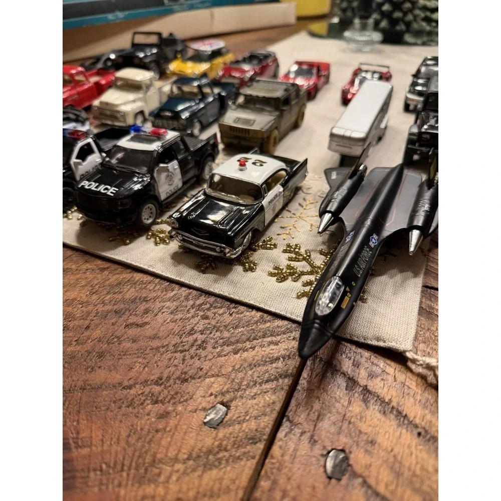 Lot Of 21 Kinsmart 1:46 1:40 1:38 1:36 1:34 1:28 Scale Diecast Car Loose. As Is